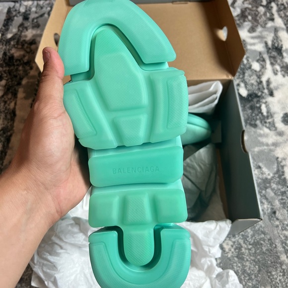 Brand new Balenciaga runners 2.0 - Picture 4 of 7